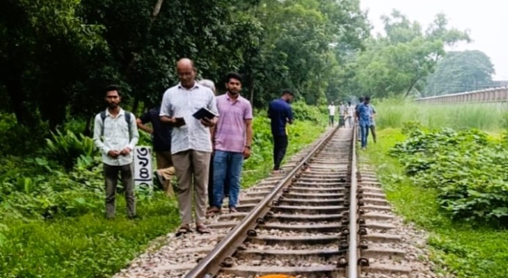 বাকৃবিতে ট্রেনের নিচে কাটা পড়ে অজ্ঞাত এক নারীর মৃত্যু